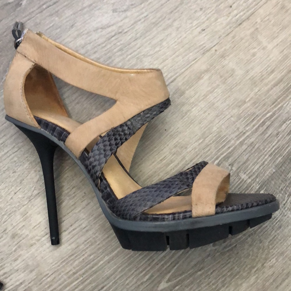 Lamb Two Toned Patterned Heels. - image 8